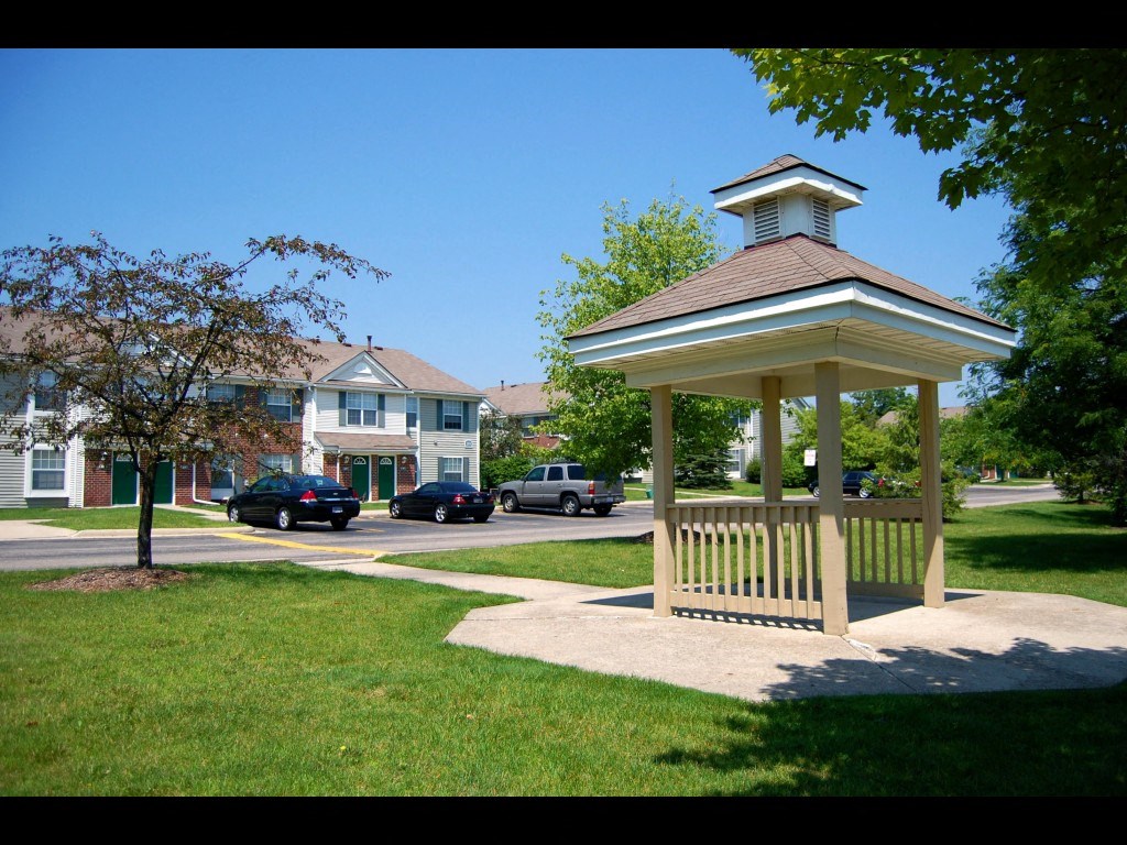 Pebble Creek Apartments, 28600 Pebble Creek Parkway, Southfield, MI