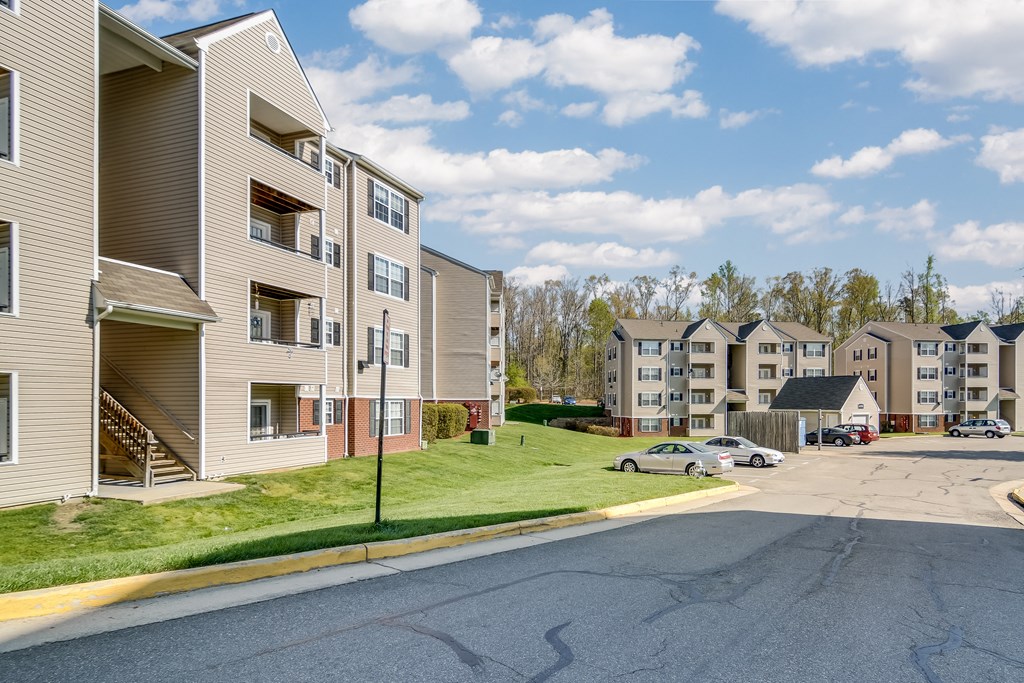 the preserve at ballantyne commons street view of apartment buildings