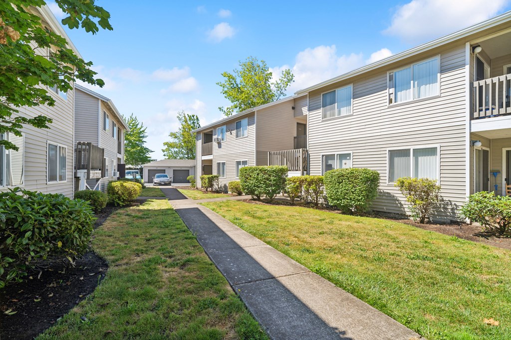the preserve at ballantyne commons exterior of apartment buildings with grass