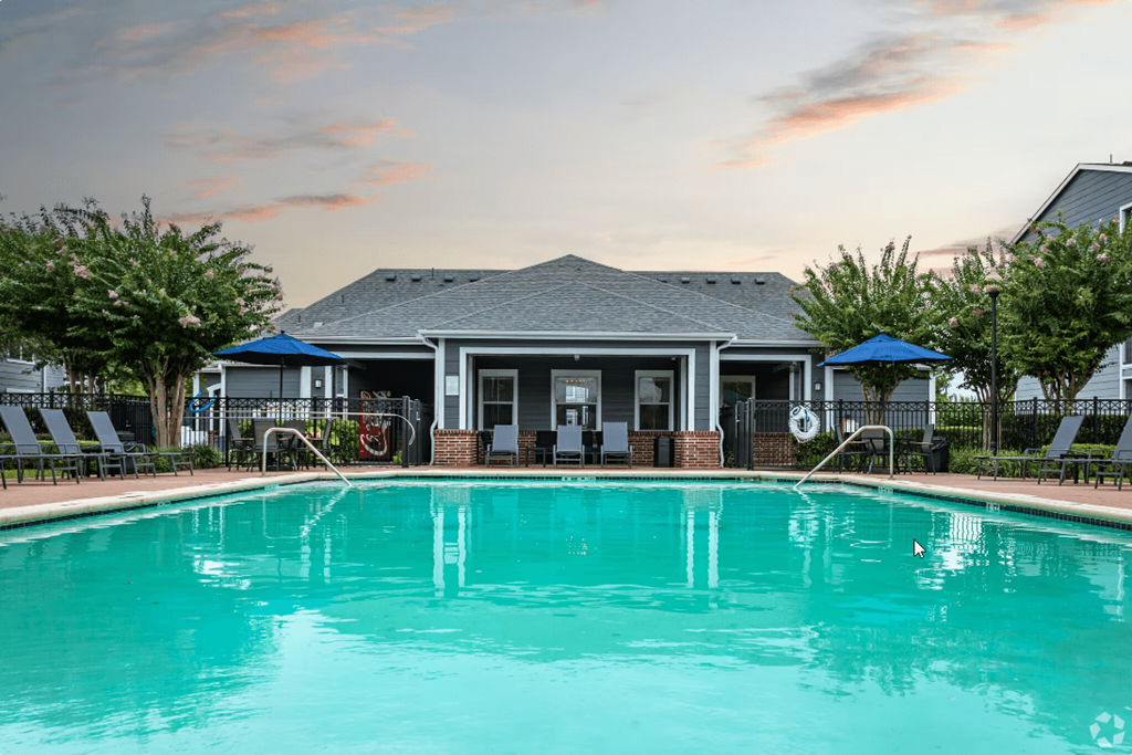 the enclave at homecoming terra vista pool