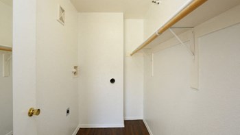 1355 Meadowlark Ln SE 1-2 Beds Apartment for Rent - Photo Gallery 18