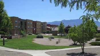1355 Meadowlark Ln SE 1-2 Beds Apartment for Rent - Photo Gallery 14