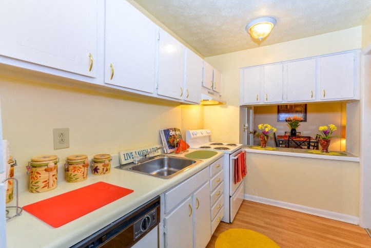 Woods at Southlake Apartments - Kitchen