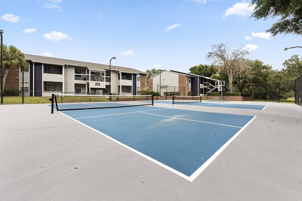 the tennis courts at the whispering winds apartments in pearland tx