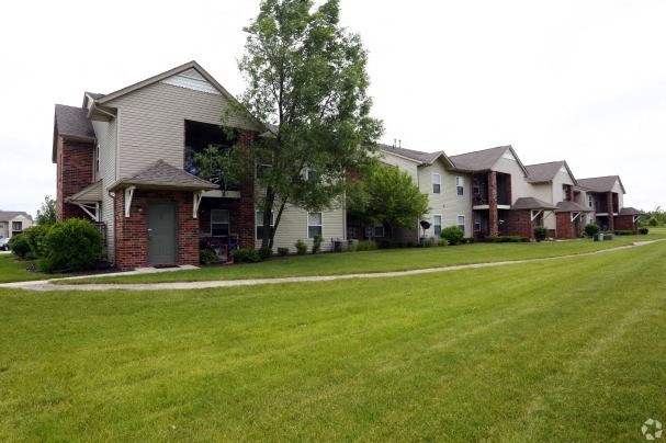 Arbors at Hickory - Exterior Building