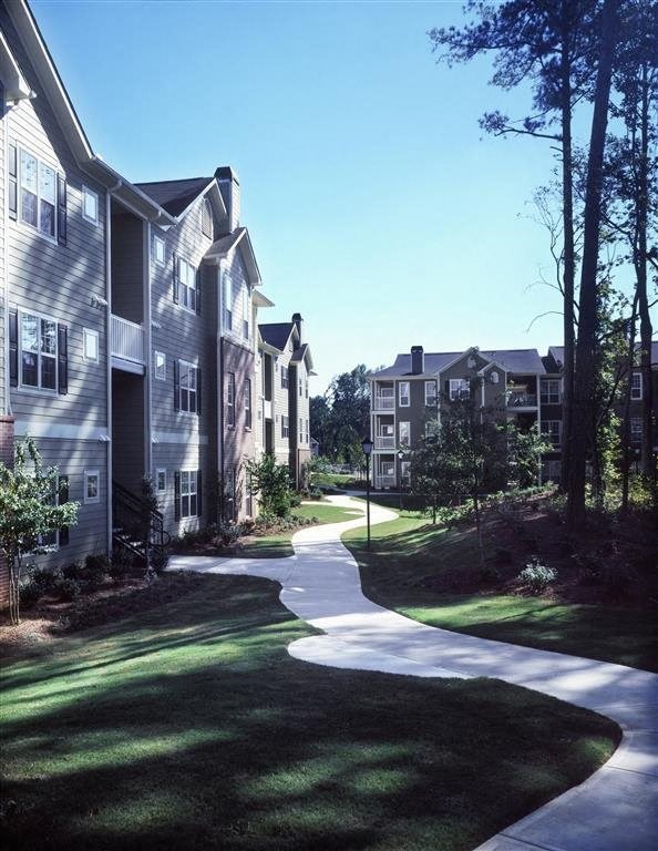 a sidewalk between two apartment buildings