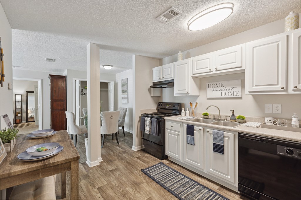 the preserve at ballantyne commons apartment kitchen and dining area
