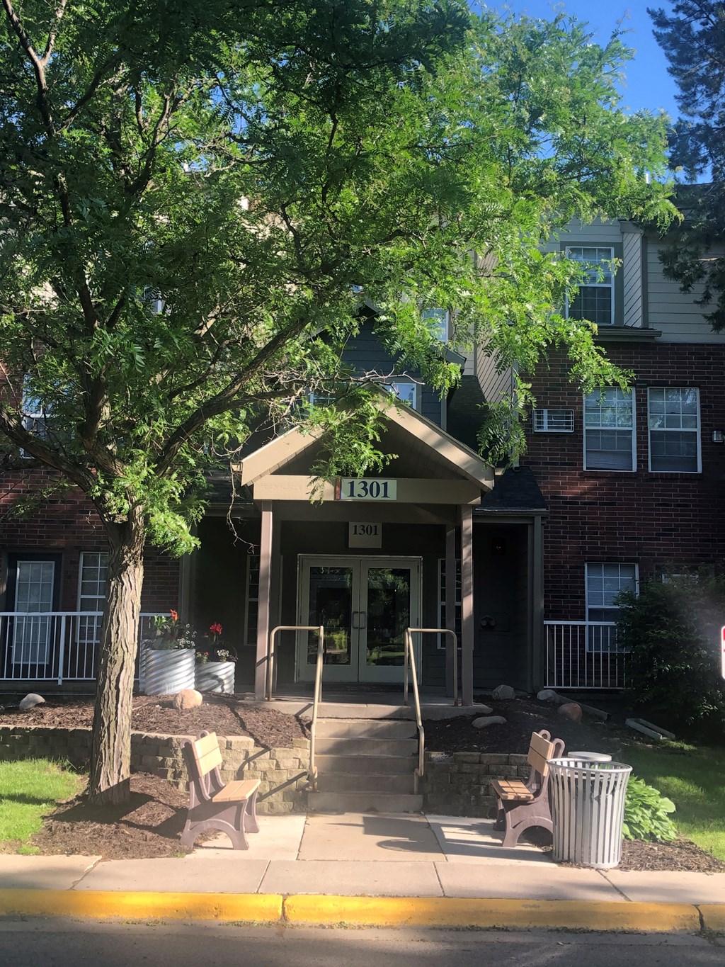 the building where the hotel is located