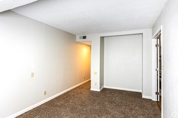 9900 NW Prairie View Rd Studio-2 Beds Apartment for Rent - Photo Gallery 13