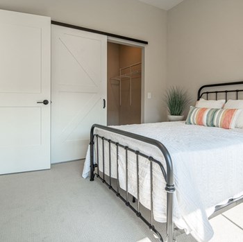1750 Larpenteur Ave Studio-2 Beds Apartment for Rent - Photo Gallery 29