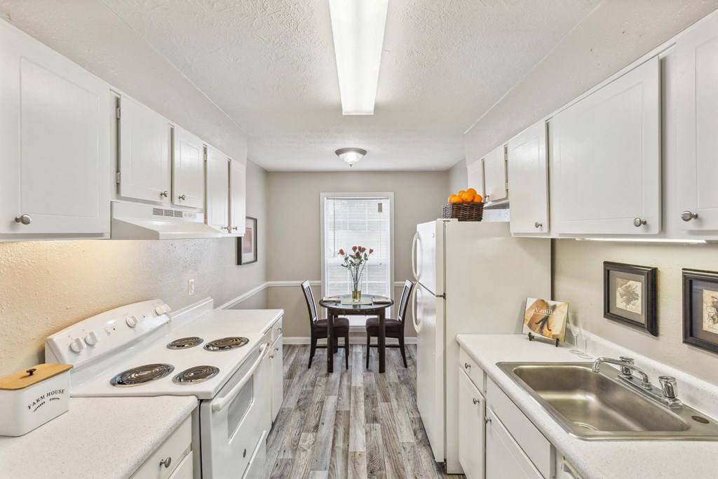 the preserve at ballantyne commons apartment kitchen and dining room