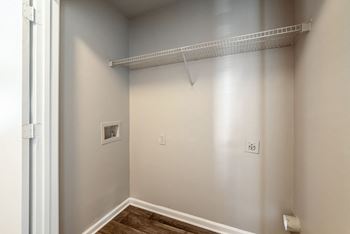 Washer/Dryer Hookups