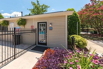 445 Stonewood Dr 1-2 Beds Apartment for Rent - Photo Gallery 2
