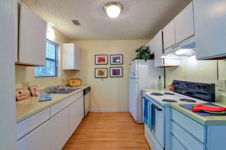 Lakeside Model Kitchen