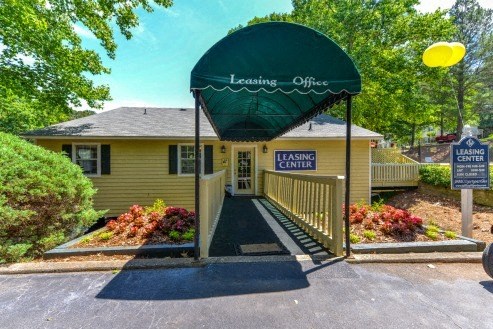 Lakeside Leasing Office