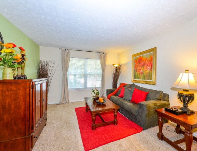 Maplewood Pointe Master Living Room