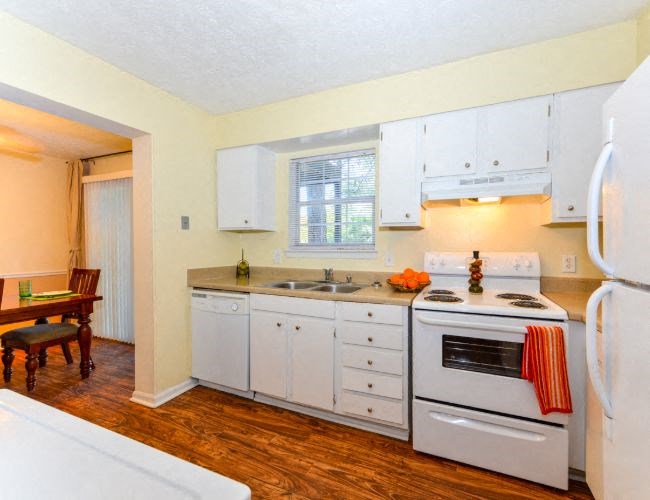 Maplewood Pointe Master Kitchen