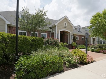 13960 Hillcroft Avenue 1-2 Beds Apartment for Rent - Photo Gallery 6