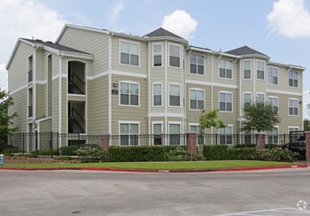 13960 Hillcroft Avenue 1-2 Beds Apartment for Rent - Photo Gallery 5