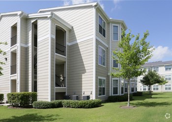 13960 Hillcroft Avenue 1-2 Beds Apartment for Rent - Photo Gallery 4
