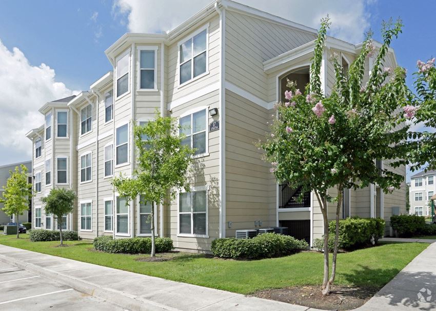 The Crossings At Hillcroft Apartments
