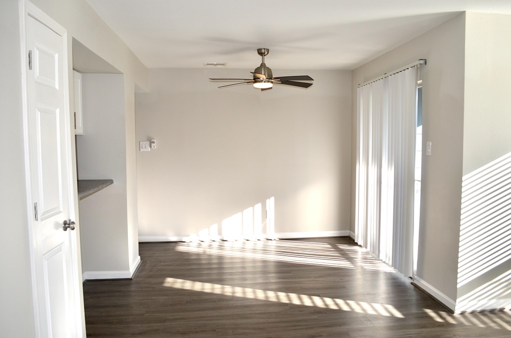 A room with a ceiling fan and wooden flooring. A room with a ceiling fan and wooden flooring at The Wilshire Apartment, Lake Charles