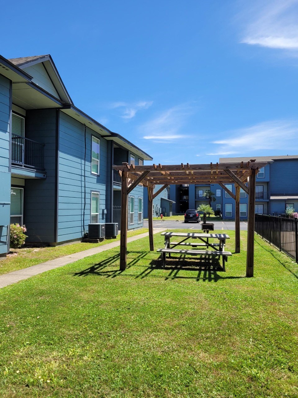 grassy area with picnic table and grillsith picnic table and grills at The Wilshire, Lake Charles, LA, 70607