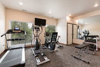 Fitness Room at Lake Ridge, Prior Lake, Minnesota - Photo Gallery 11