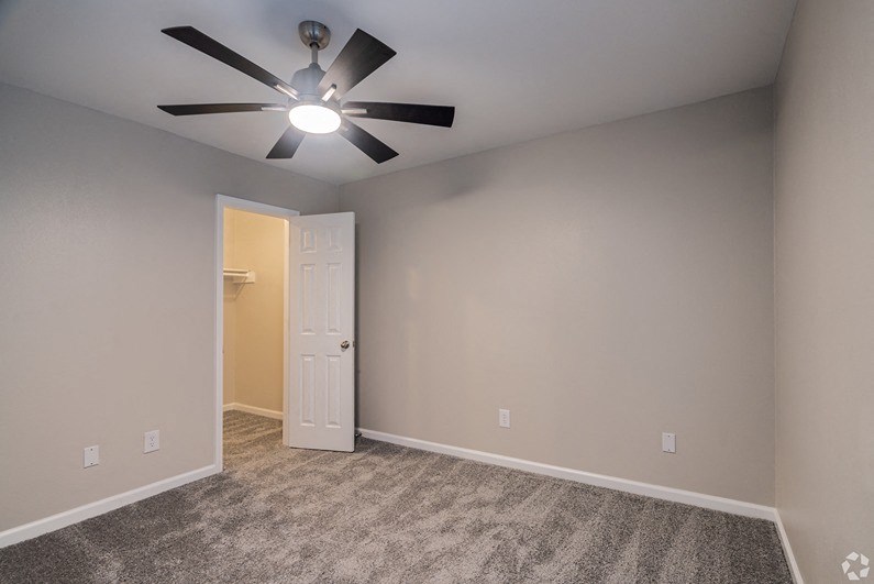 bedroom with ceiling fan at The Wilshire, Lake Charles, LA