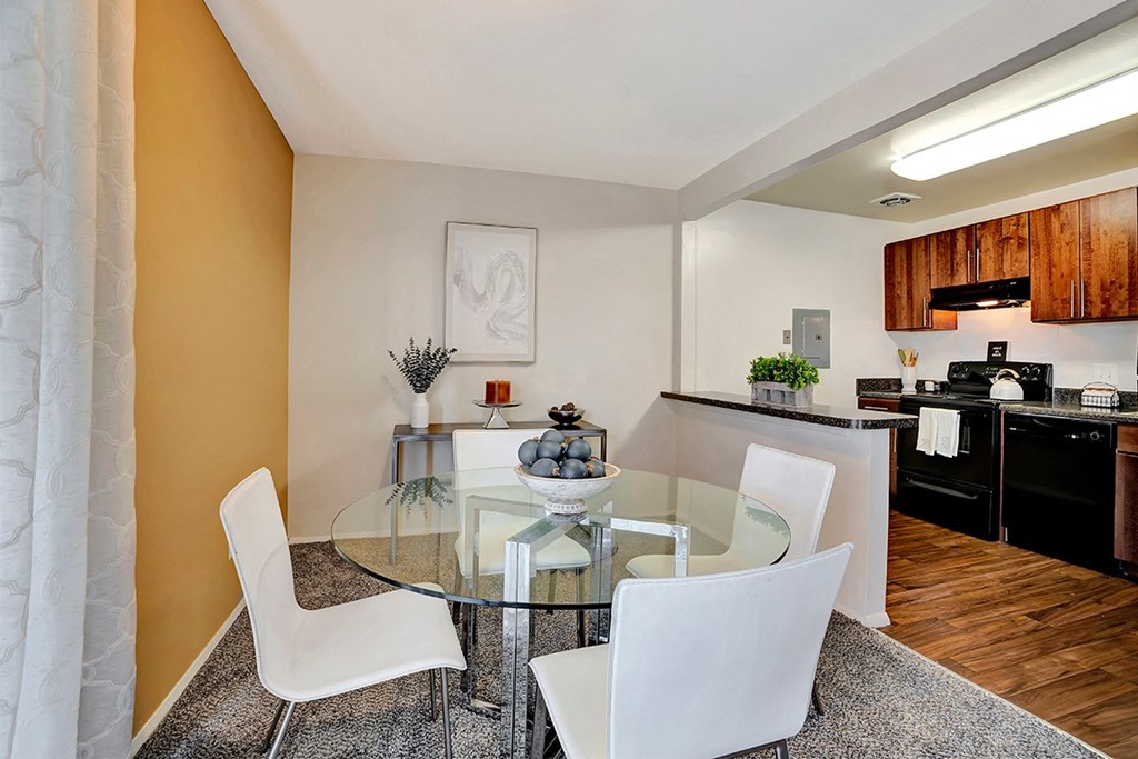 Dining Room at Kenilworth at Charles Apartments, Maryland, 21204