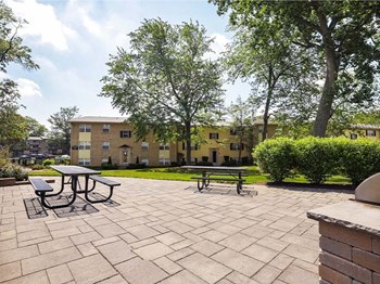 Community Grilling and Outdoor Dining Area Community Grilling and Outdoor Dining Area at Kenilworth at Perring Park Apartments, Parkville, Maryland - Photo Gallery 4