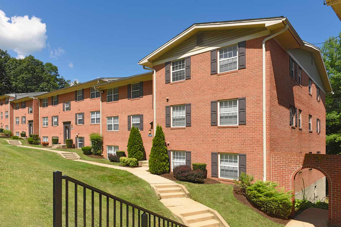 Jogging tracks at Kenilworth at Charles Apartments, Towson