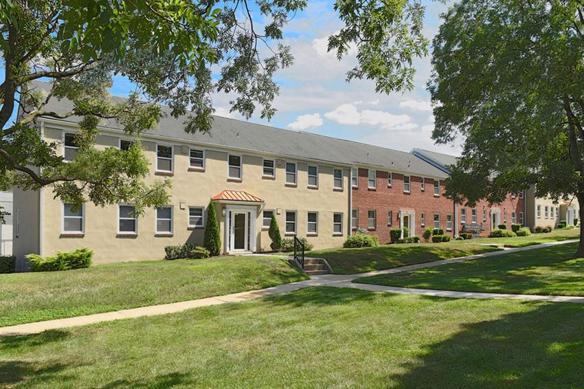 Renovated Apartment Homes Available at Mount Ridge Apartments, Maryland - Photo Gallery 1