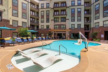 Swimming pool with tanning ledge at 1010 Dilworth Apartments, Charlotte, NC