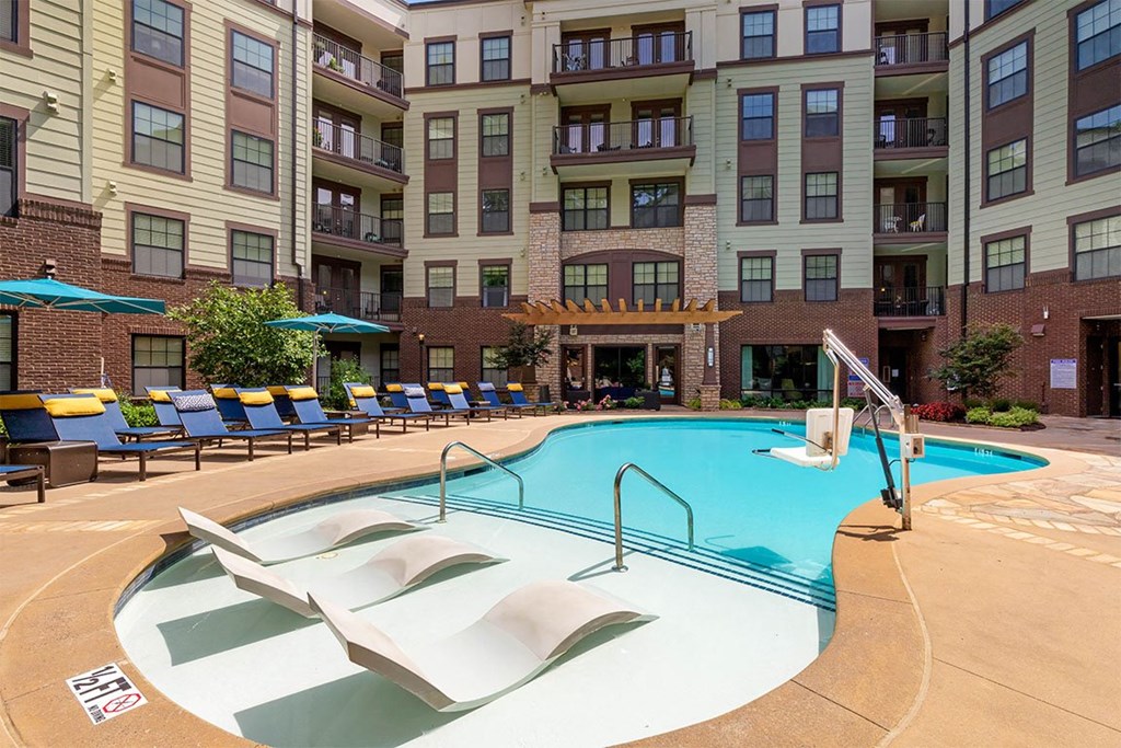 Swimming pool with tanning ledge at 1010 Dilworth Apartments, Charlotte