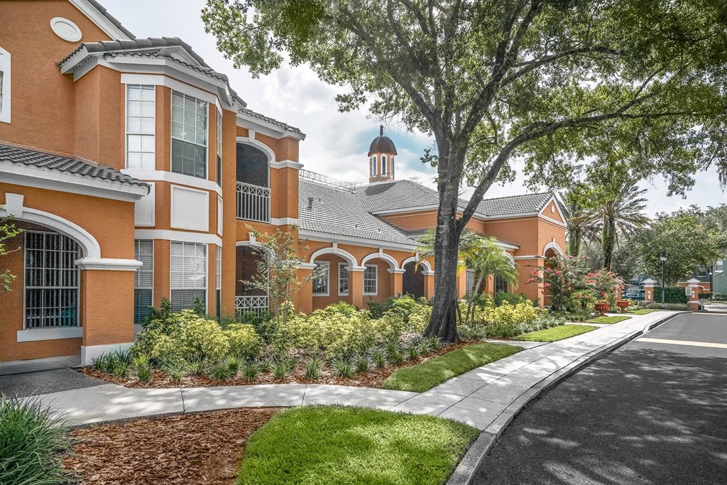 the building exterior at Henley Tampa Palms Apartments, Tampa, 33647
