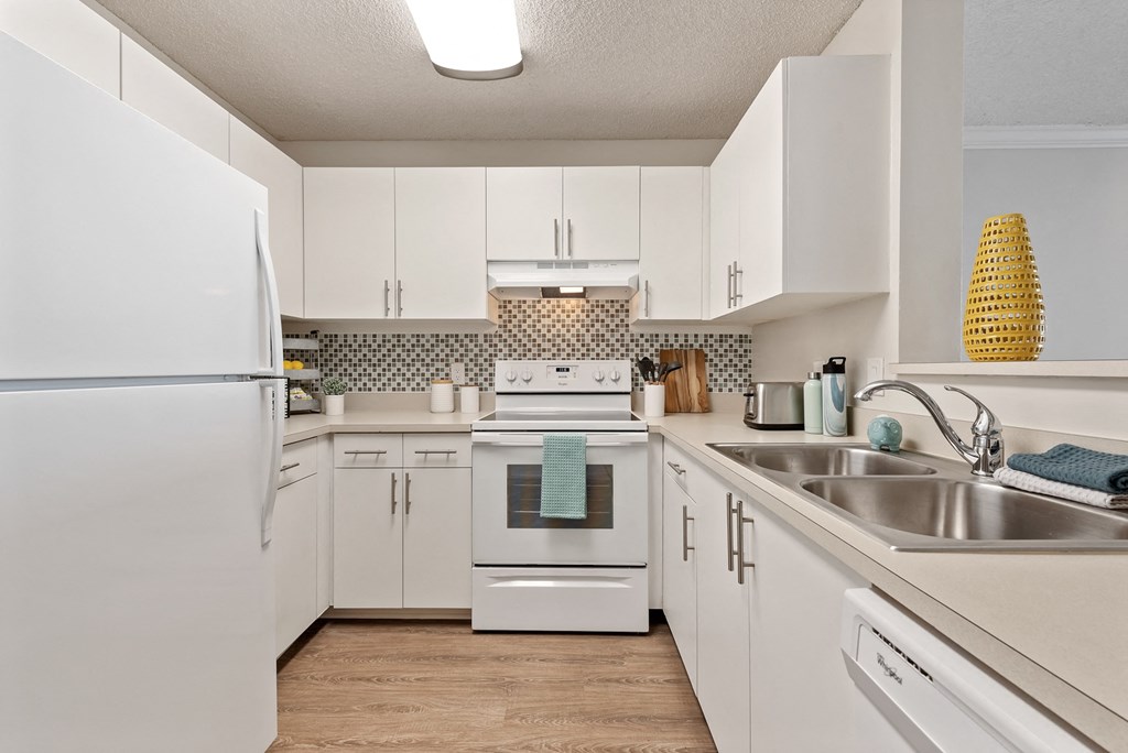 the preserve at ballantyne commons apartment kitchen