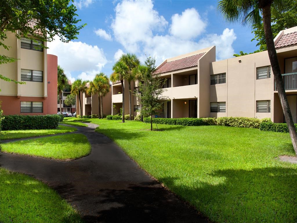 the walkway between the apartment buildings at the club at reunion apartments