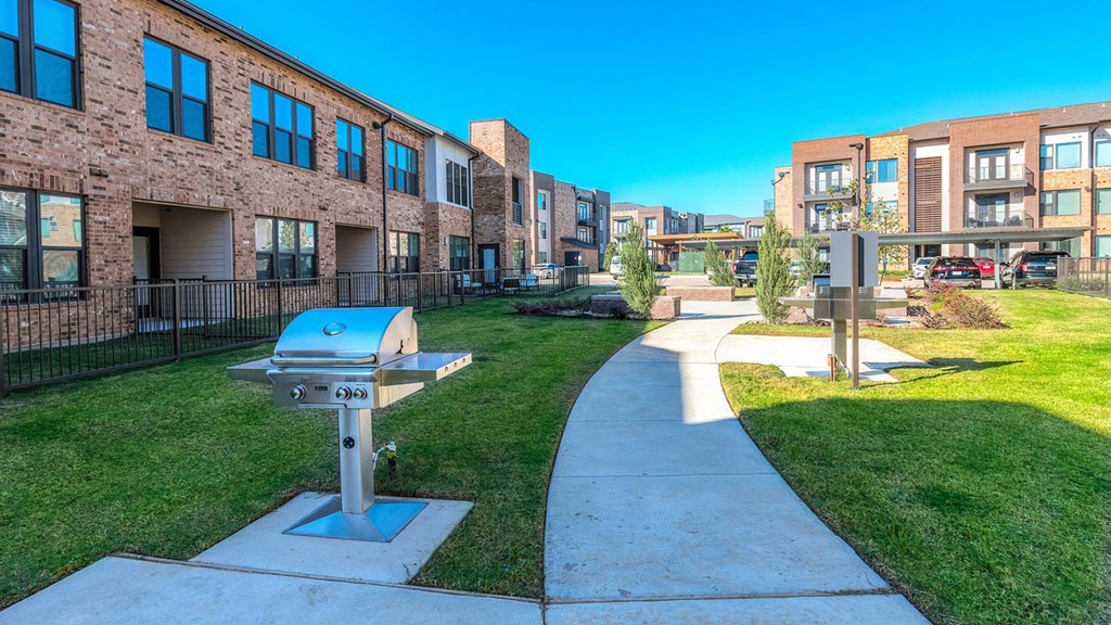 courtyard at soneto on western apartments