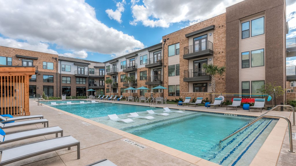 pool at soneto on western apartments