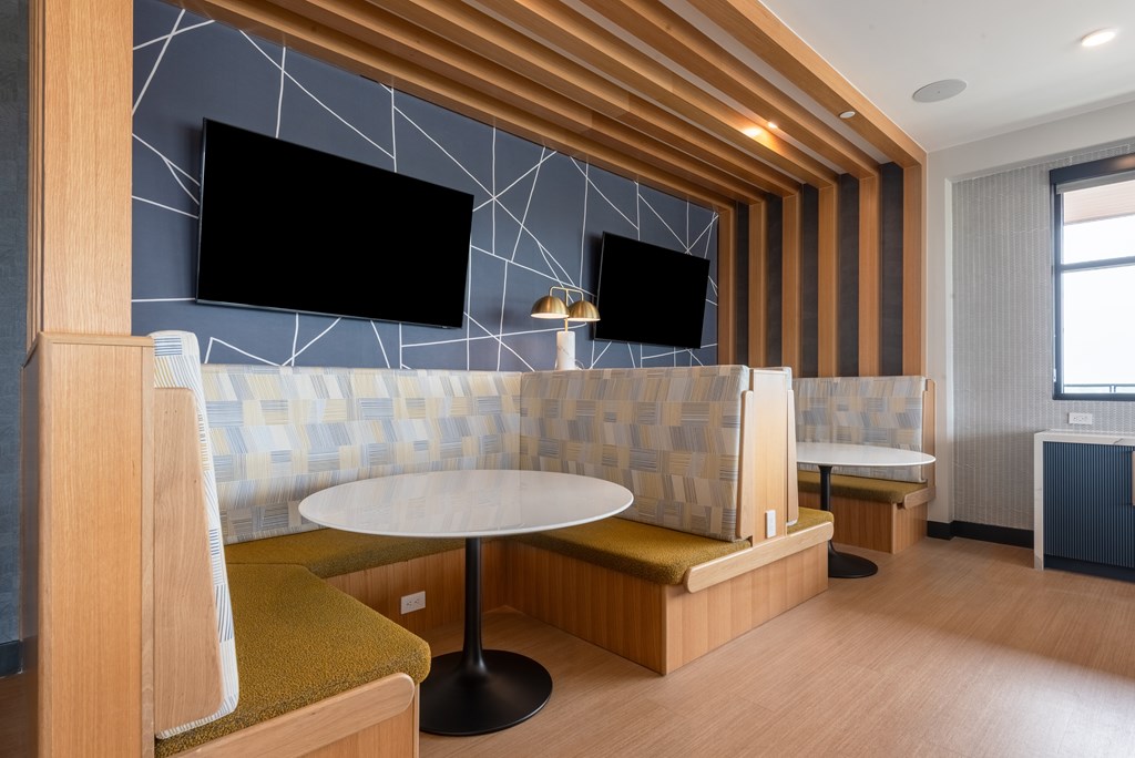 A room with a round table and two benches.