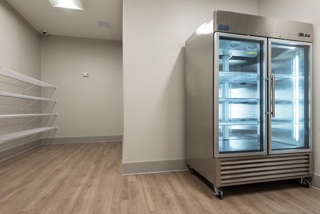 24/7 Package Locker And Refrigeration