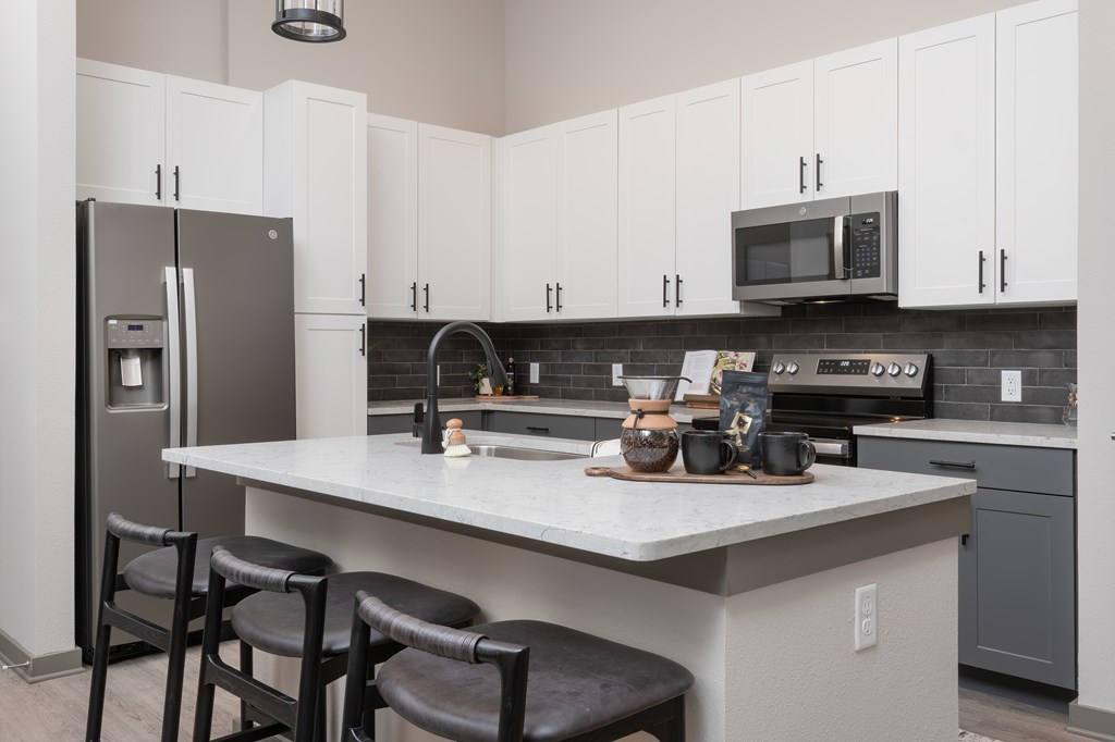 Contemporary Kitchen With Quartz Countertop