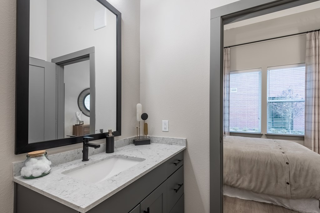 Grayson Heights Apartment Bathroom