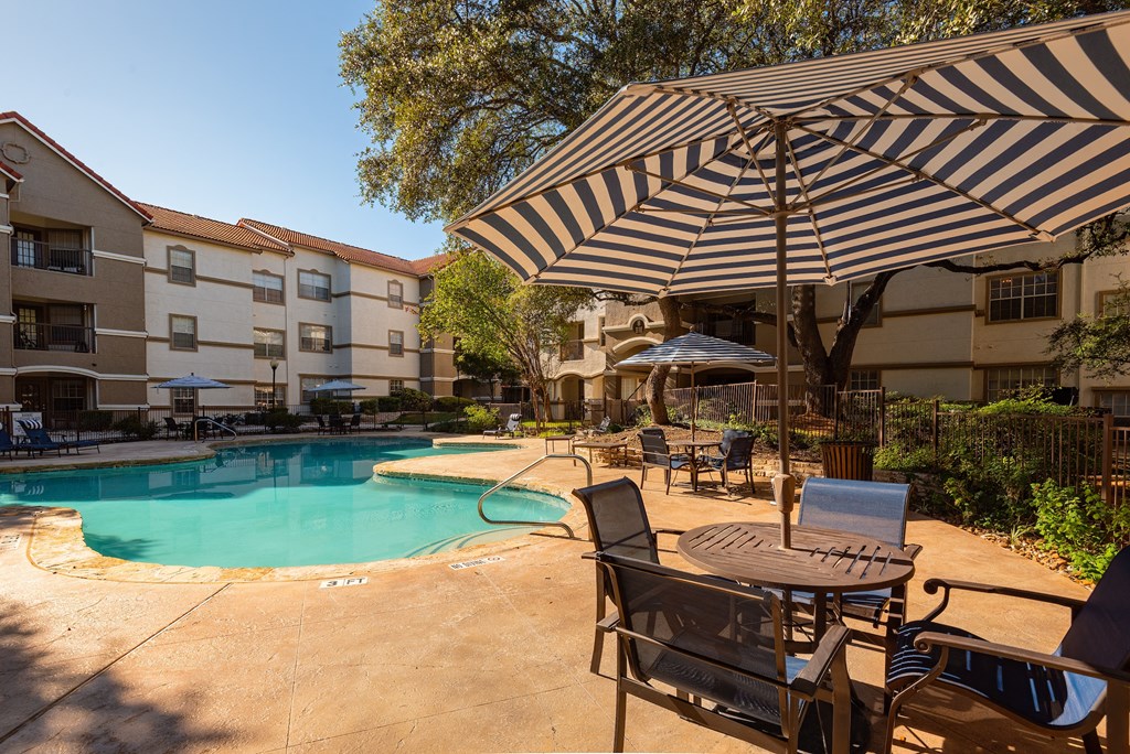 Poolside Dining Table at Hayden on West Ave, San Antonio