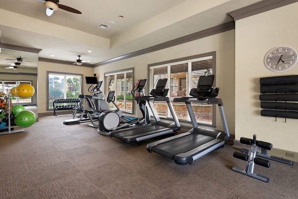 the gym at the preserve at polo ridge apartments fl