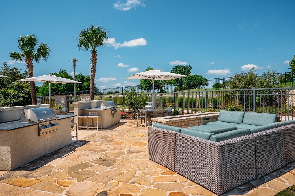 outdoor grilling area at the green at plum creek apartments