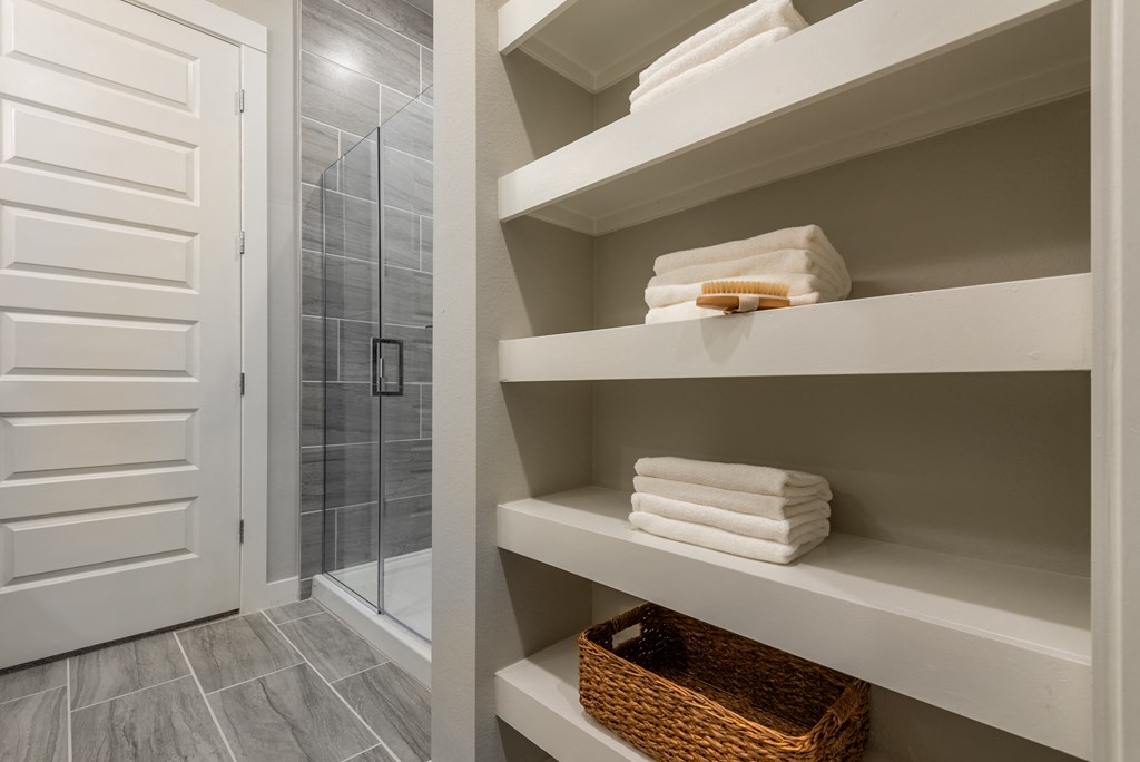 The Quincy at Kierland Apartments Walk In Shower