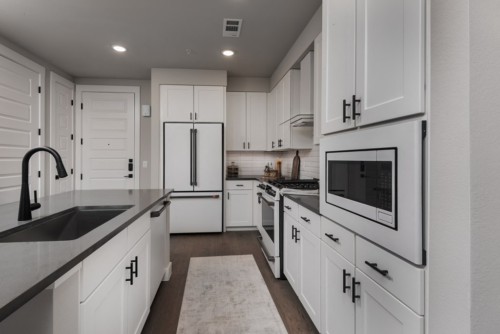 The Quincy at Kierland Apartments Kitchen