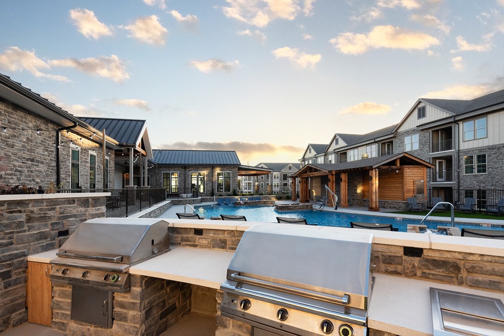 the preserve at ballantyne commons outdoor kitchen and swimming pool